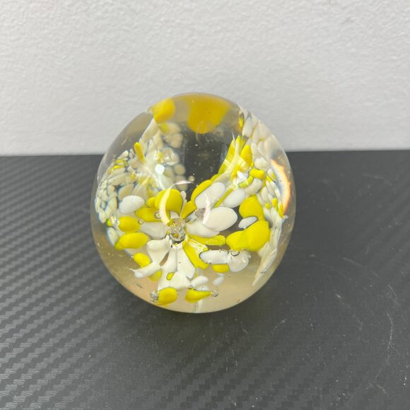 Handcrafted 60/70’s Glass Paperweight With Yellow & White Flower Design - Picture 2 of 10